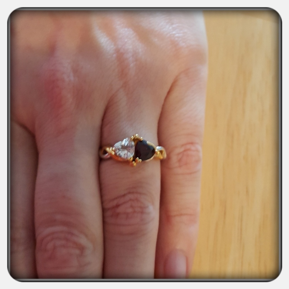 NWOT Genuine Garnet & White Topaz Heart Ring